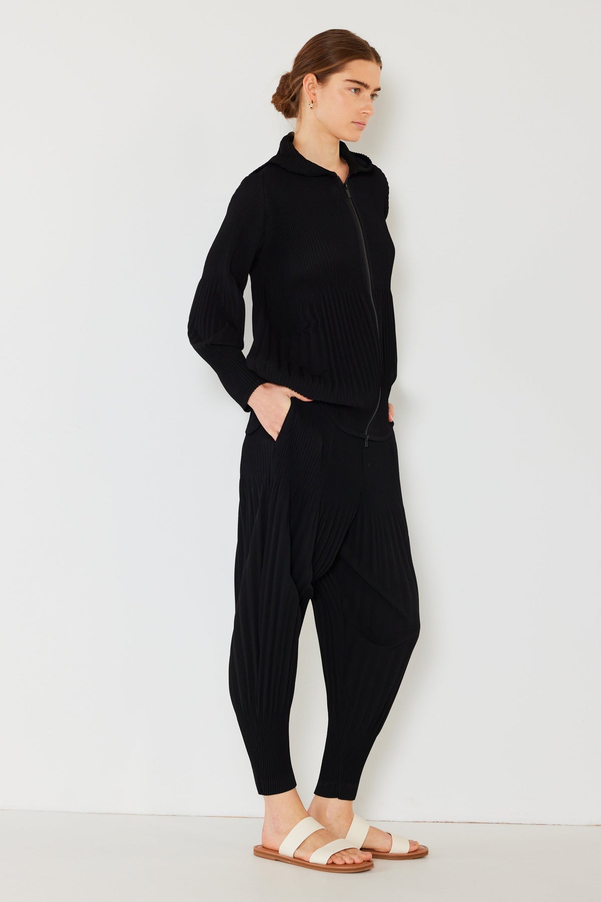 Pleated unisex plisse jacket w/2 way zipper - J05HD_Black