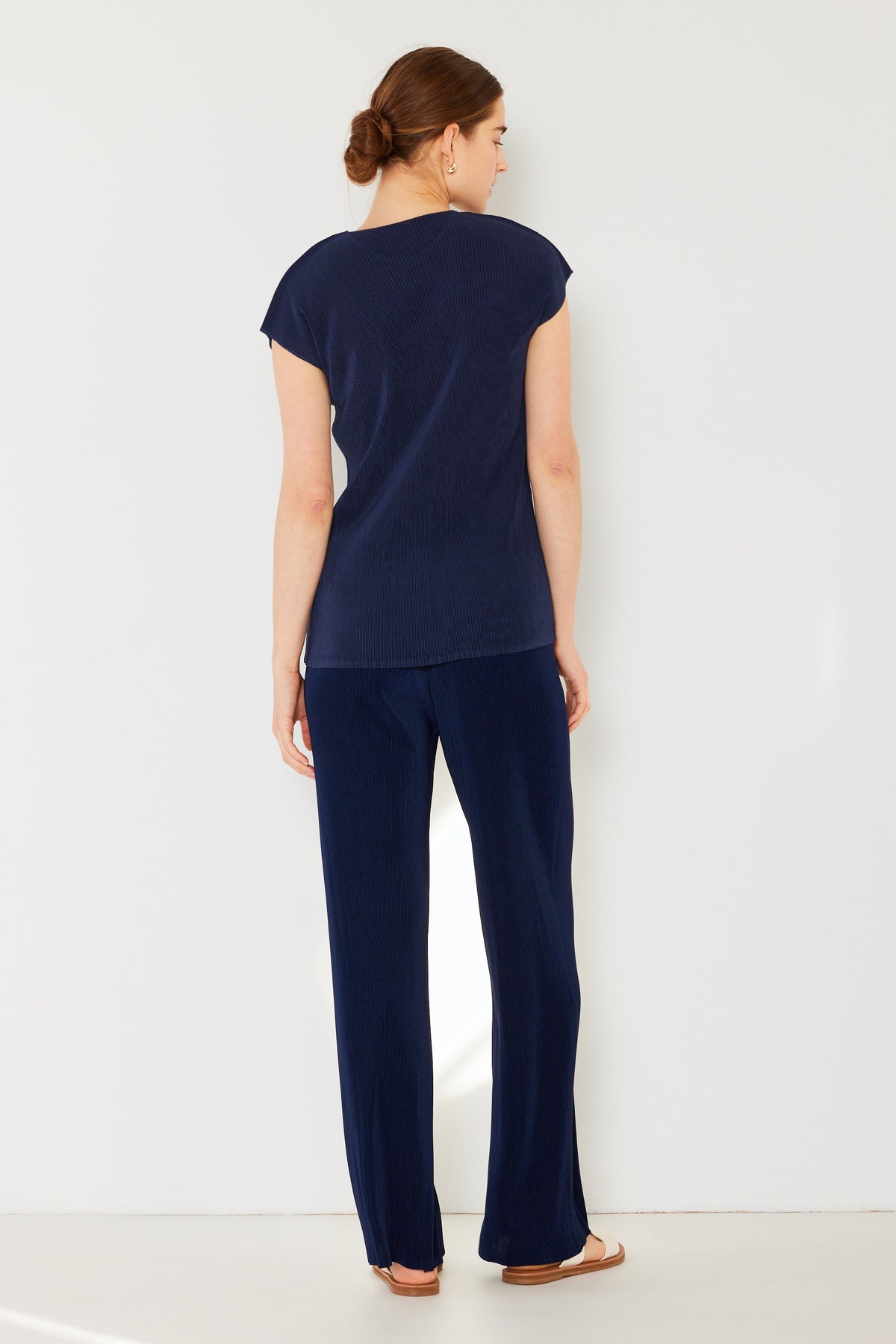 Pleated long pants w/ slight flare - P02BL_Navy